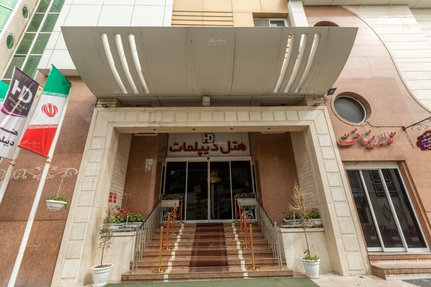 ورودی هتل هتل دیپلمات مشهد